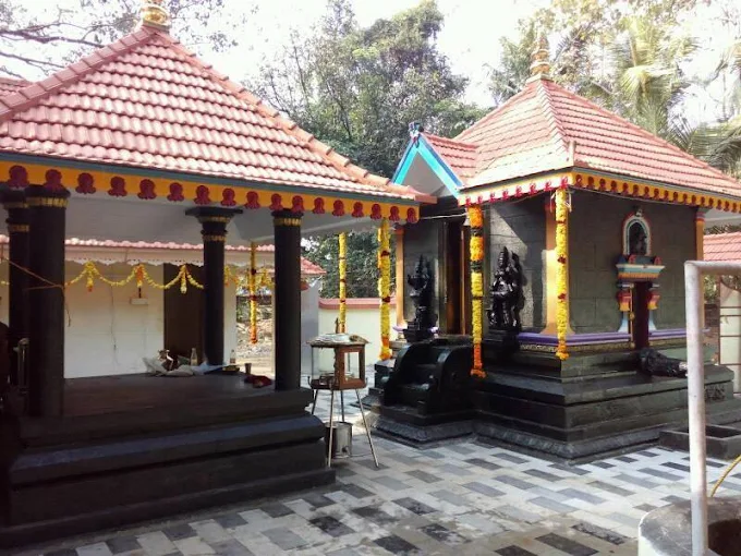 Cherumukha Puthenkavil Sree Devi Temple Alappuzha front view