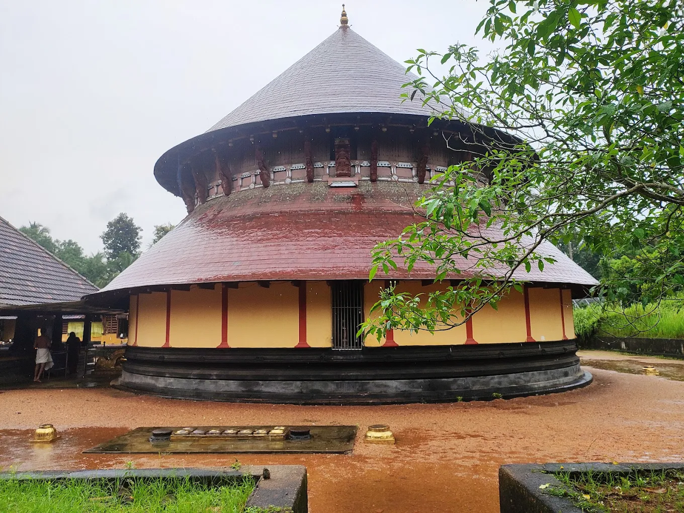 Thiruvanvandoor Mahavishnu Temple Kerala traditional architecture