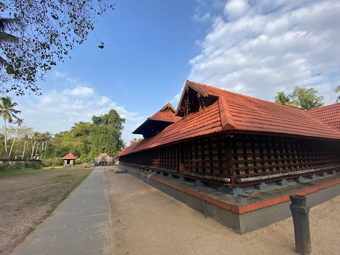 Major Pathiyoor Sree Durga Devi Temple Alappuzha front view