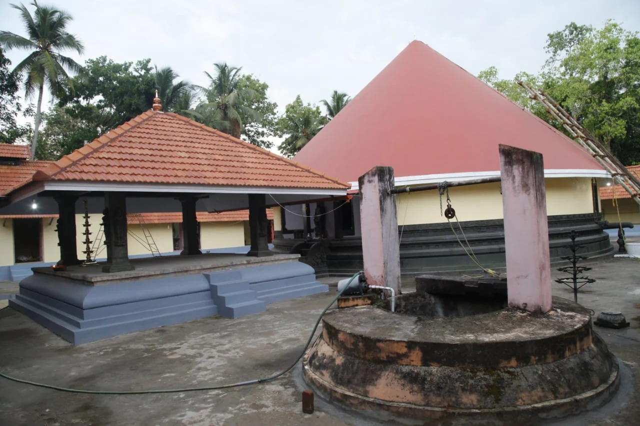 Thripavoor Mahavishnu Temple Kerala traditional architecture