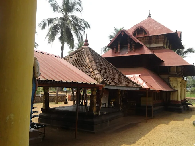 Thrikkuratti Mahadeva Temple  entrance Alappuzha