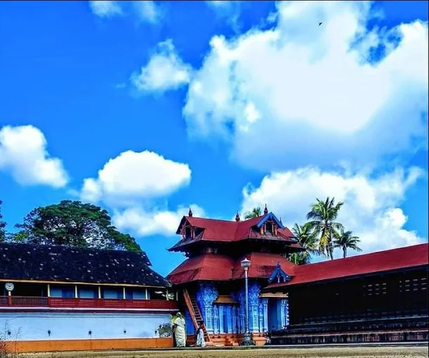 Ernakulam Sree Poornathrayeesa Templee main shrine view
