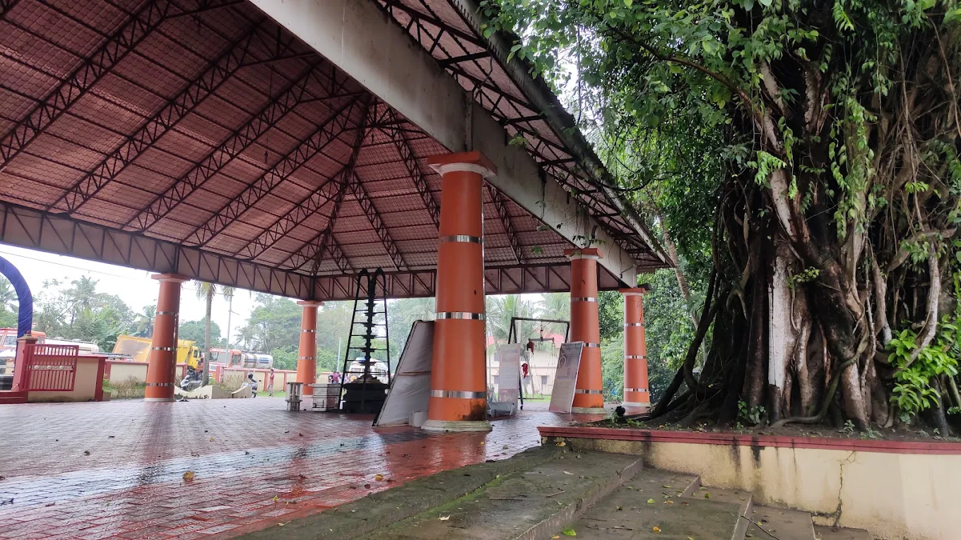 Irumpanam Vettikkavu Bhagavathi Temple Ernakulam front view