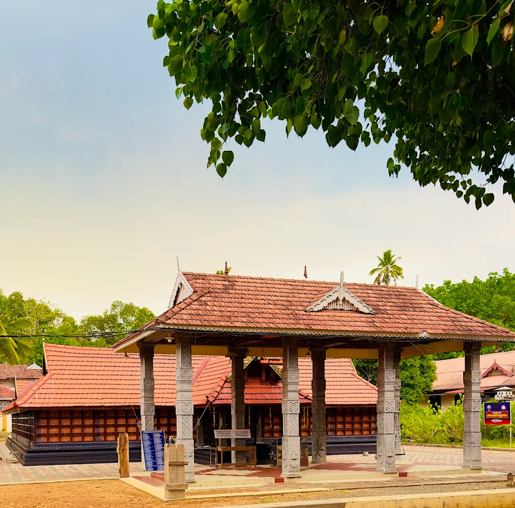 Ernakulam Thiruvumplavil Mahadeva Templee main shrine view