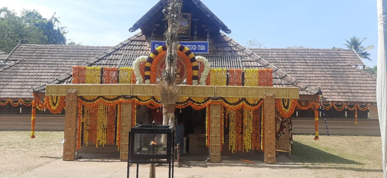 Ernakulam Thirunayathode Sivanararayana Templee main shrine view