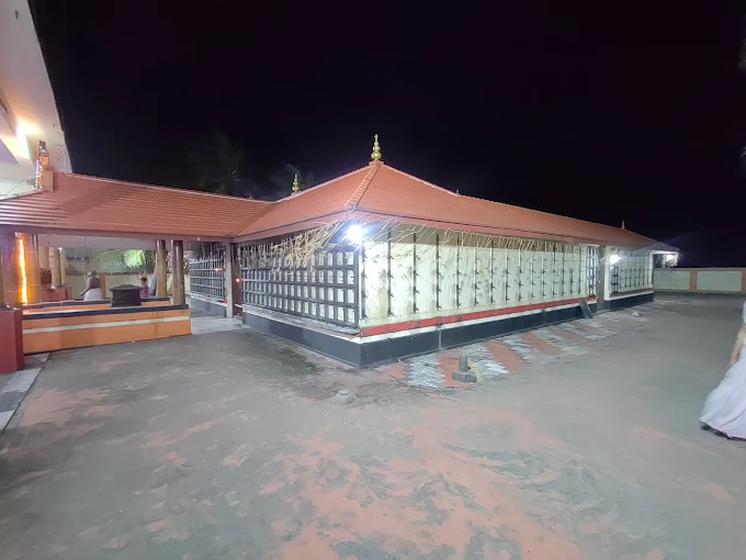 Cheriazheekal Vadakkenada Sree Bhagavathi Temple Kollam front view Kerala