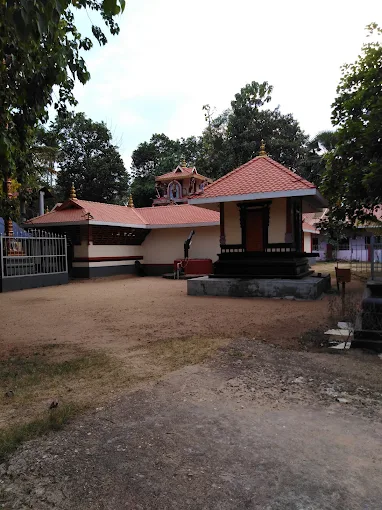 Devotees offering Maham Mahotsavam at Kollam temple festival