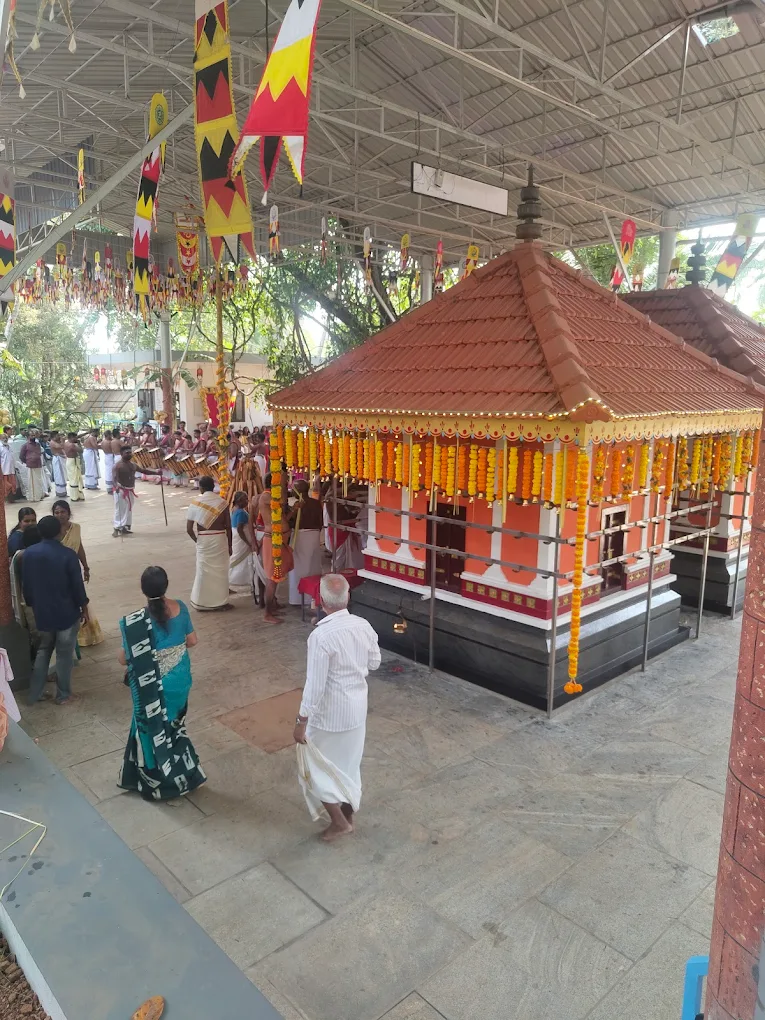 Malayil Mahakaali Temple Kozhikode Kerala heritage temple exterior