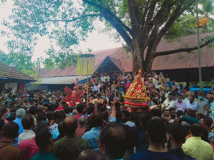 Katameri Sree Paradevatha Temple Kozhikode front view Kerala traditional architecture