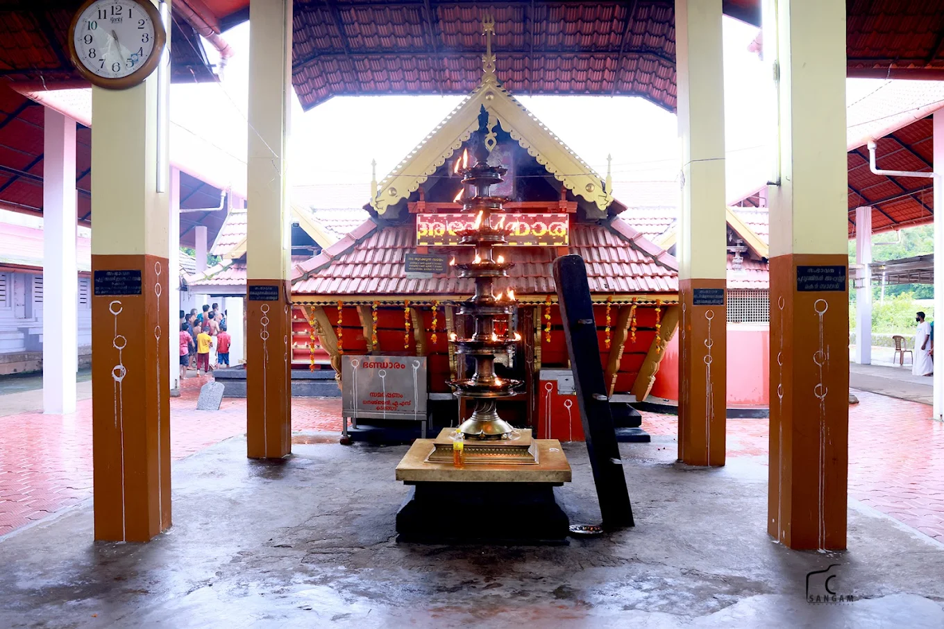 Sri Kaikulangara Karuthakkodu Mahadeva Temple Thrissur temple architecture Kerala