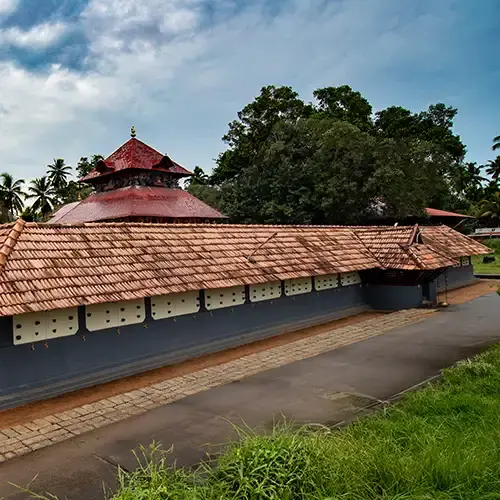 Kazhakkoottam Mahadeva temple traditional Kerala architecture